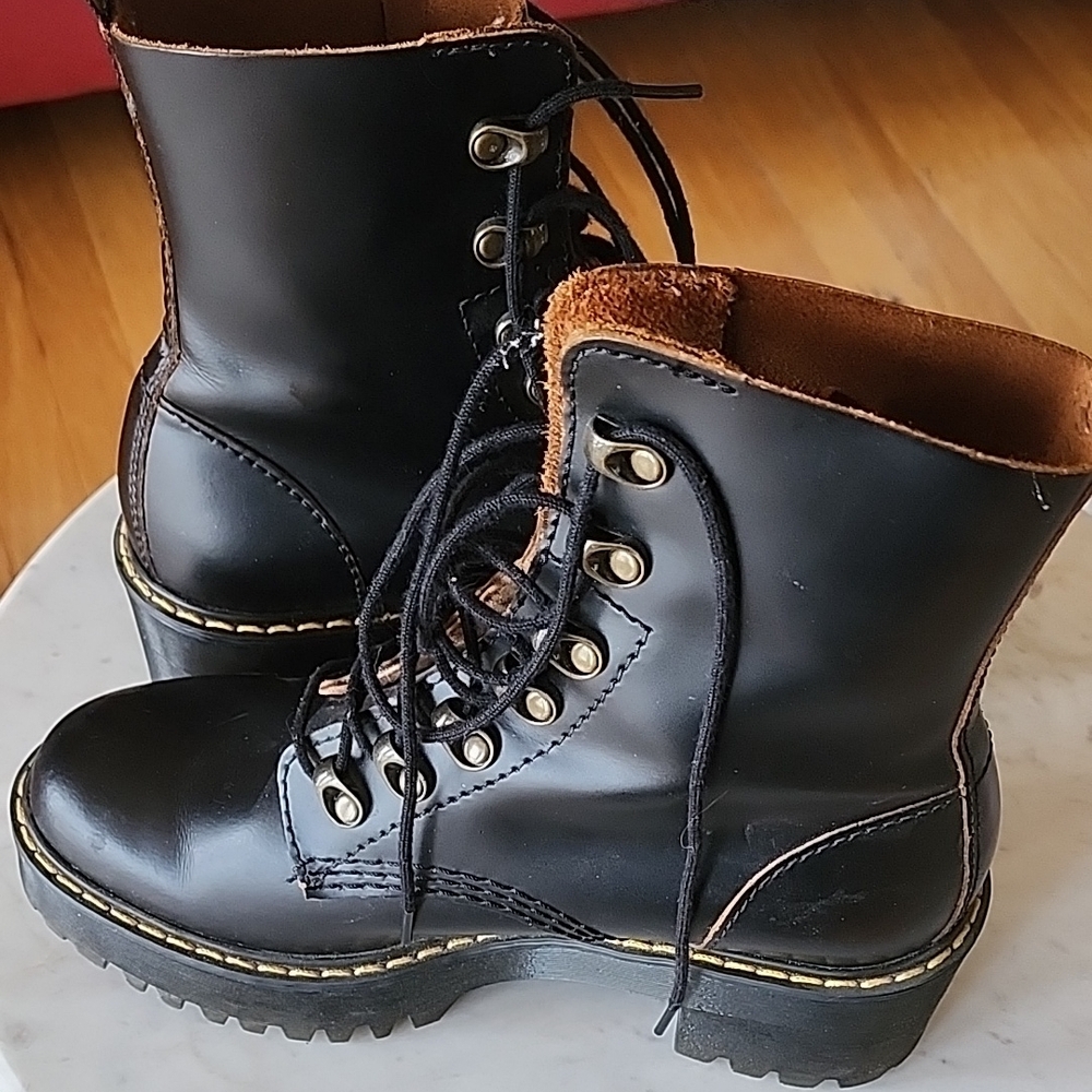 Dr. Martens Black Lace-Up Lug Sole Boots - Picture 7 of 7